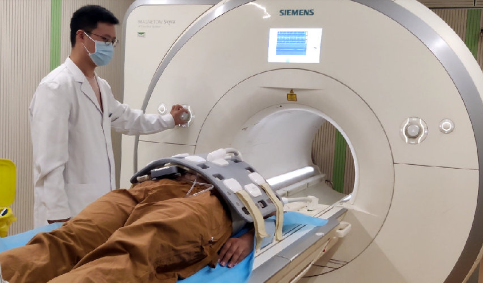 Cardiac MRI (CMR) and how to position